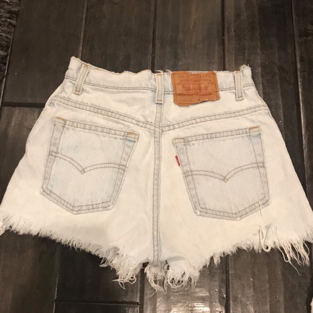 Levi’s shorts super cute size 24 could fit size 25
